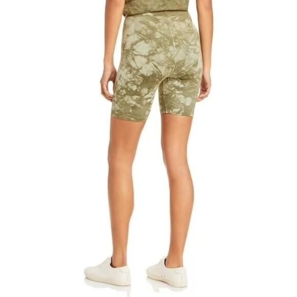 Cotton Citizen Milan Midi Bike Shorts in Green - Picture 3 of 5